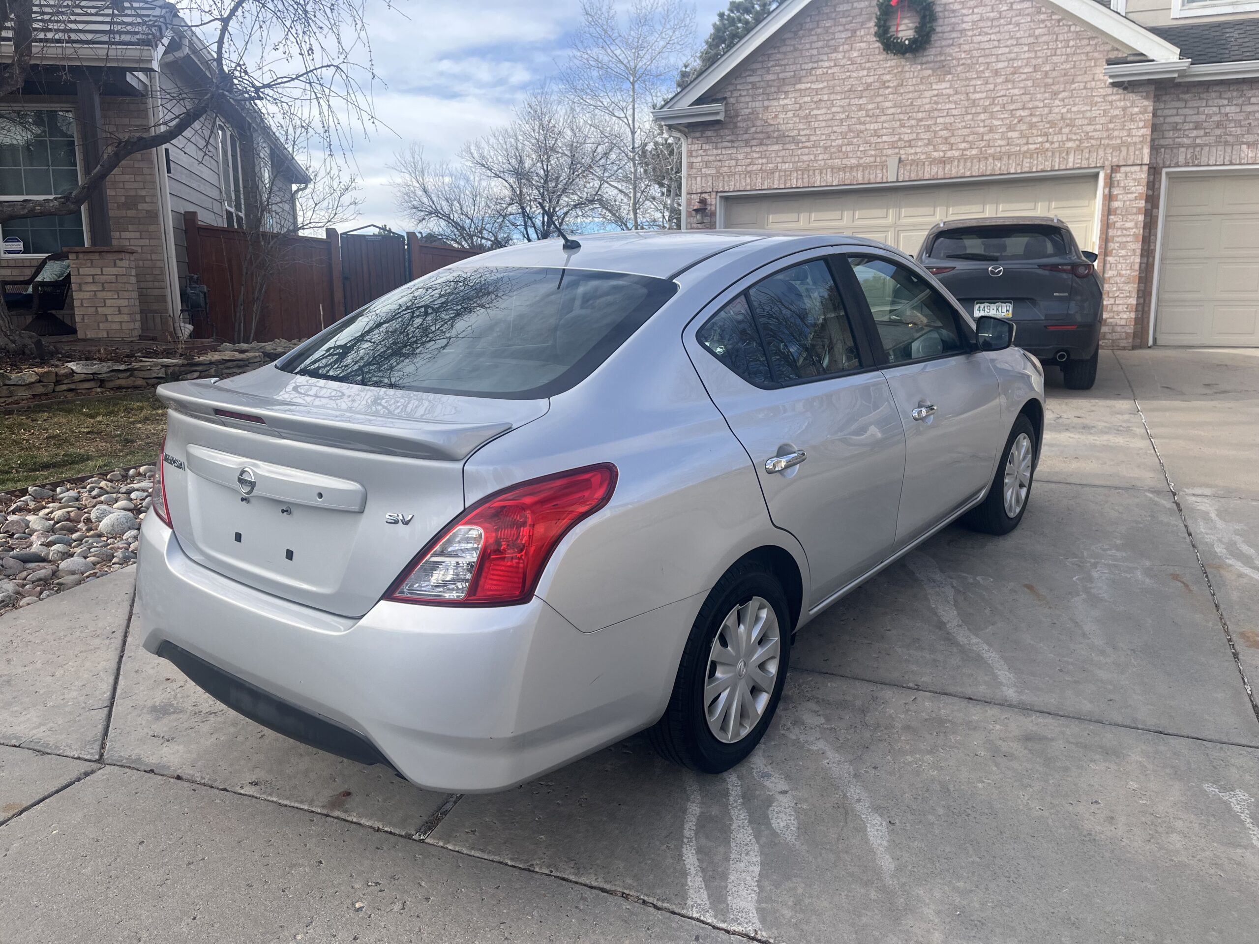 
								Nissan Versa 2018 full									