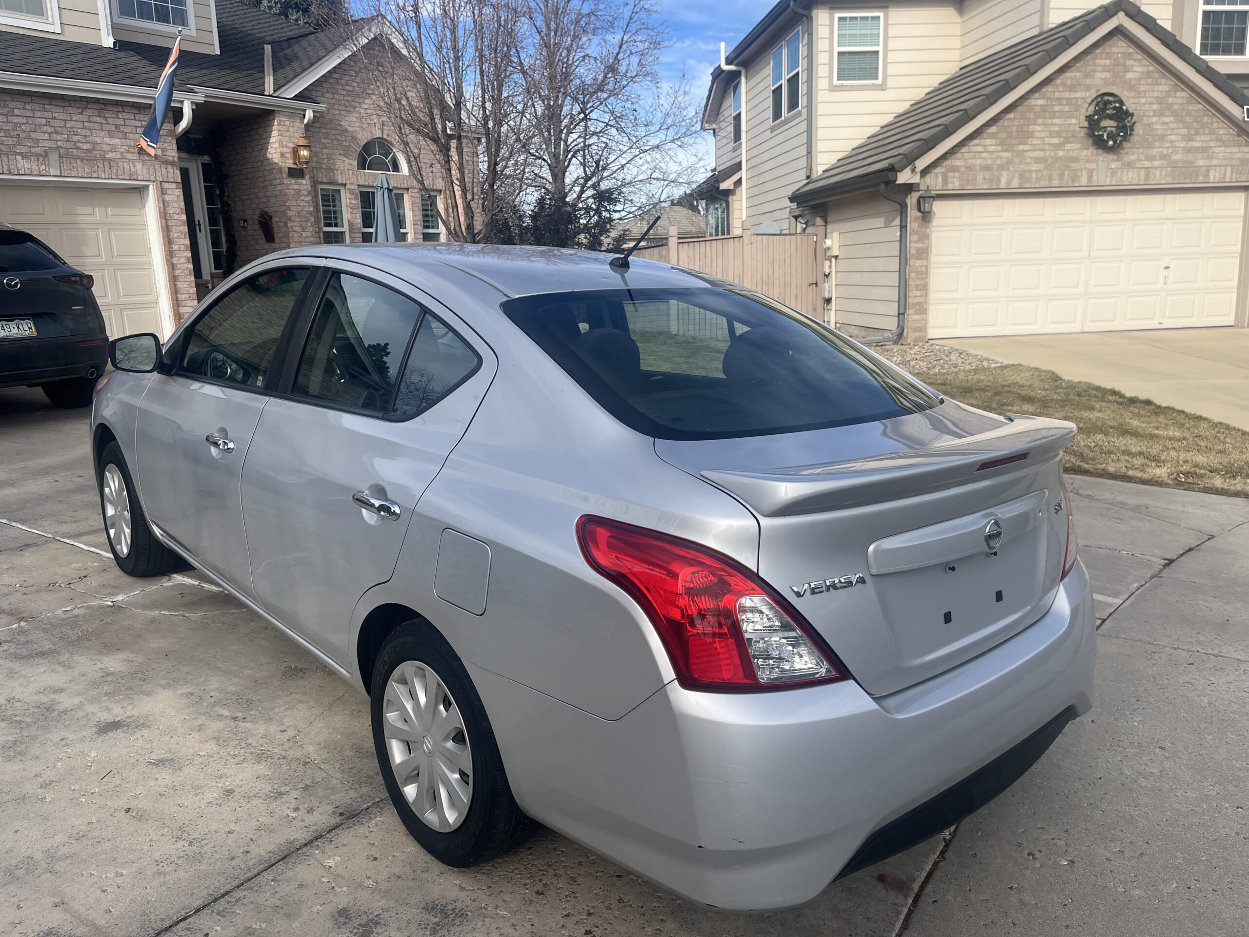 
								Nissan Versa 2018 full									