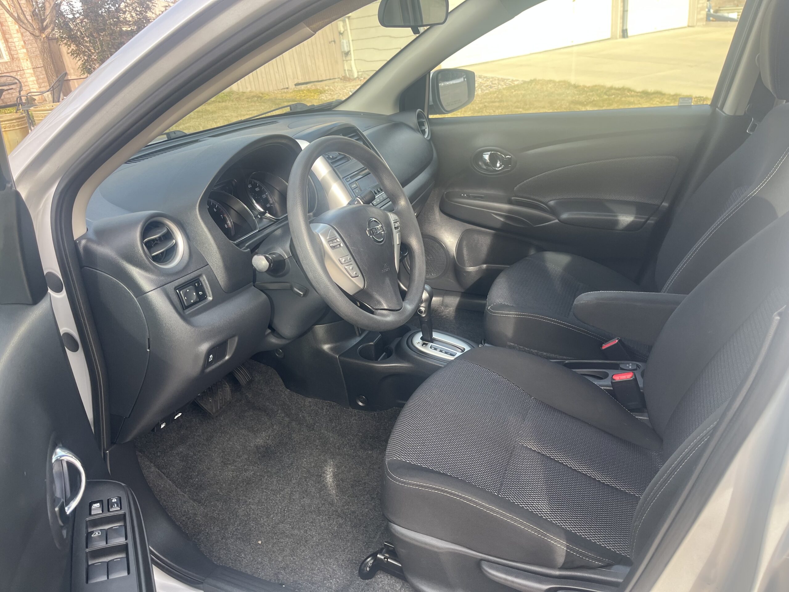 
								Nissan Versa 2018 full									