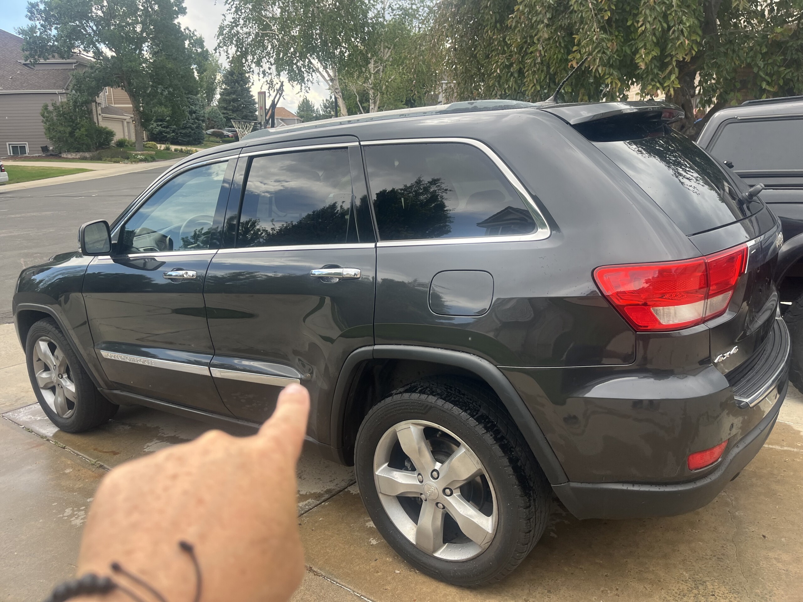 
								jeep grand-cherokee 2011 full									
