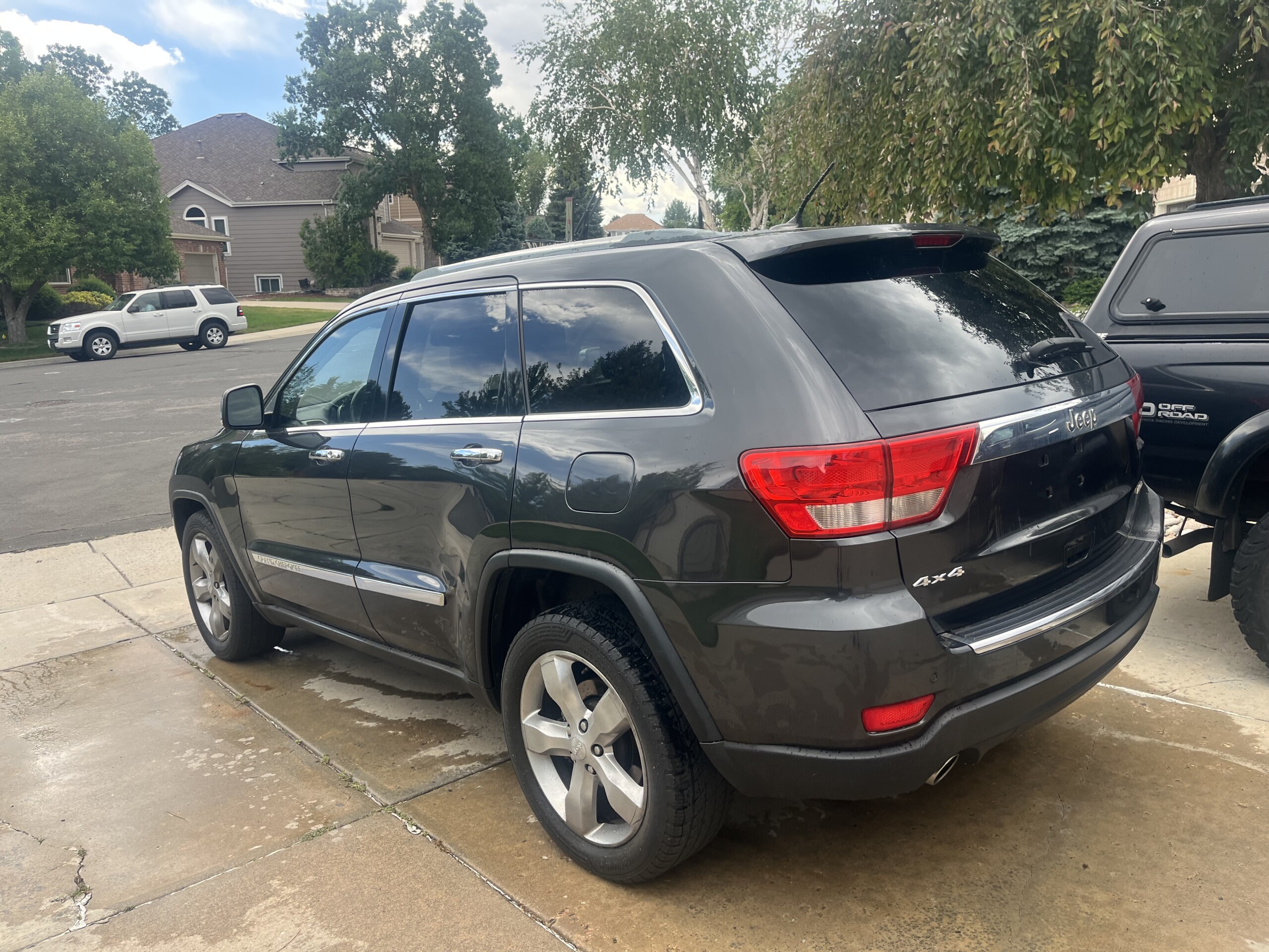 
								jeep grand-cherokee 2011 full									