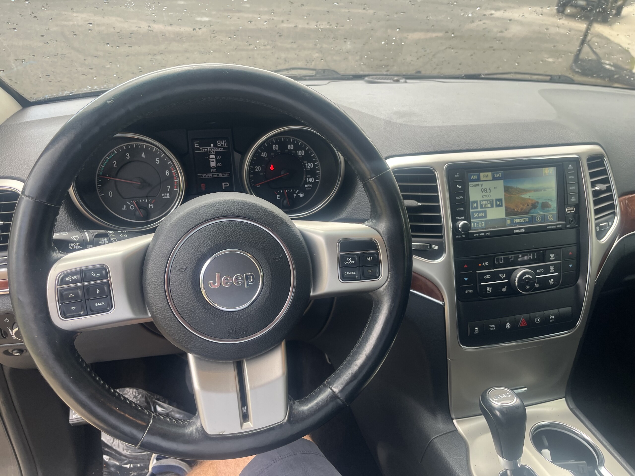 
								jeep grand-cherokee 2011 full									
