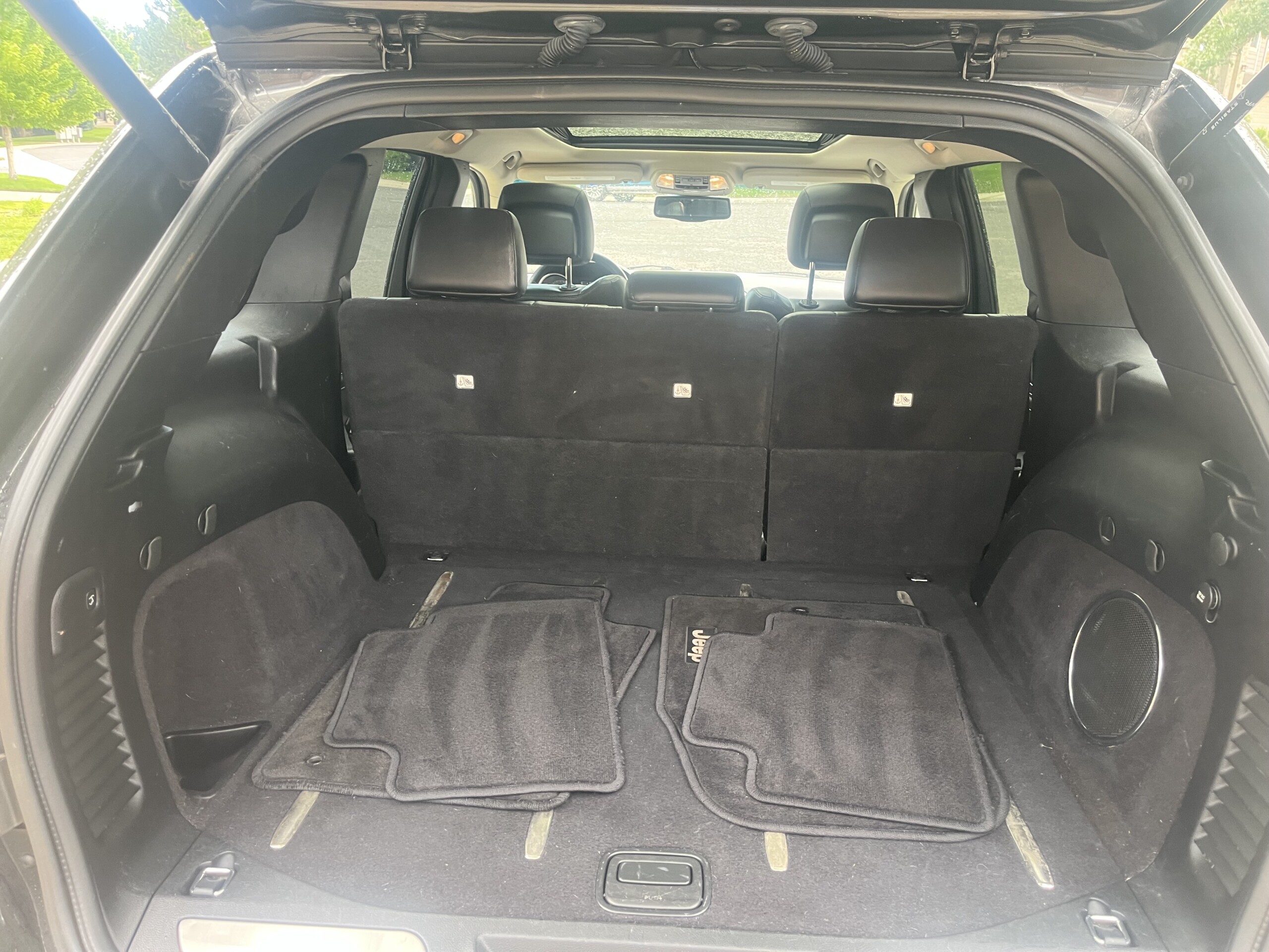 
								jeep grand-cherokee 2011 full									