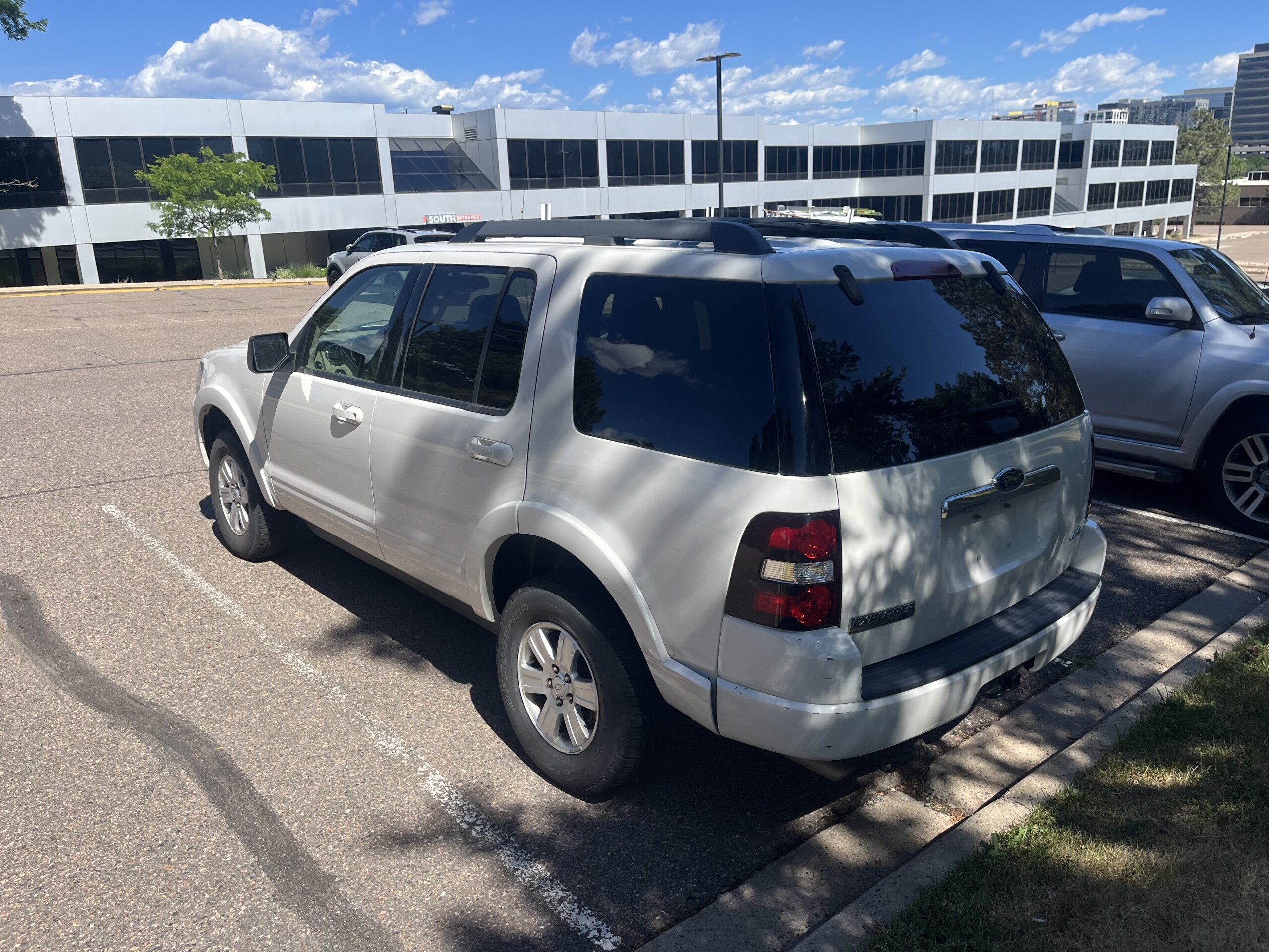
								Ford Explorer 2009 full									
