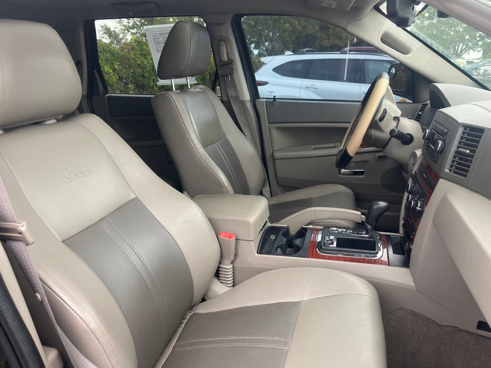 
								jeep grand-cherokee 2006 full									